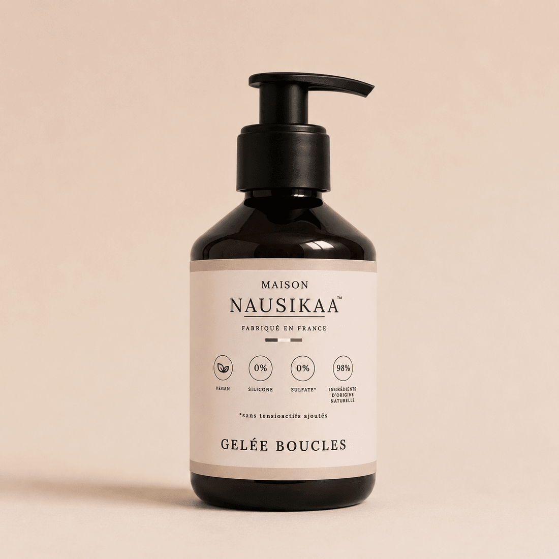 Comment définir ses boucles sans les alourdir : la méthode simple - Maison Nausikaa L'élixir du soin capillaire