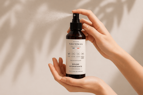 Brume Hydratante Sans Rinçage – Hydratation Intense & Brillance | Maison Nausikaa - Maison Nausikaa Brume Hydratante Sans Rinçage – Hydratation Intense & Brillance | Maison Nausikaa → hyper précis (le plus important) * Hydratant → ajoute le mot - clé SEO (shampoing, masque, etc.) * Maison Nausikaa