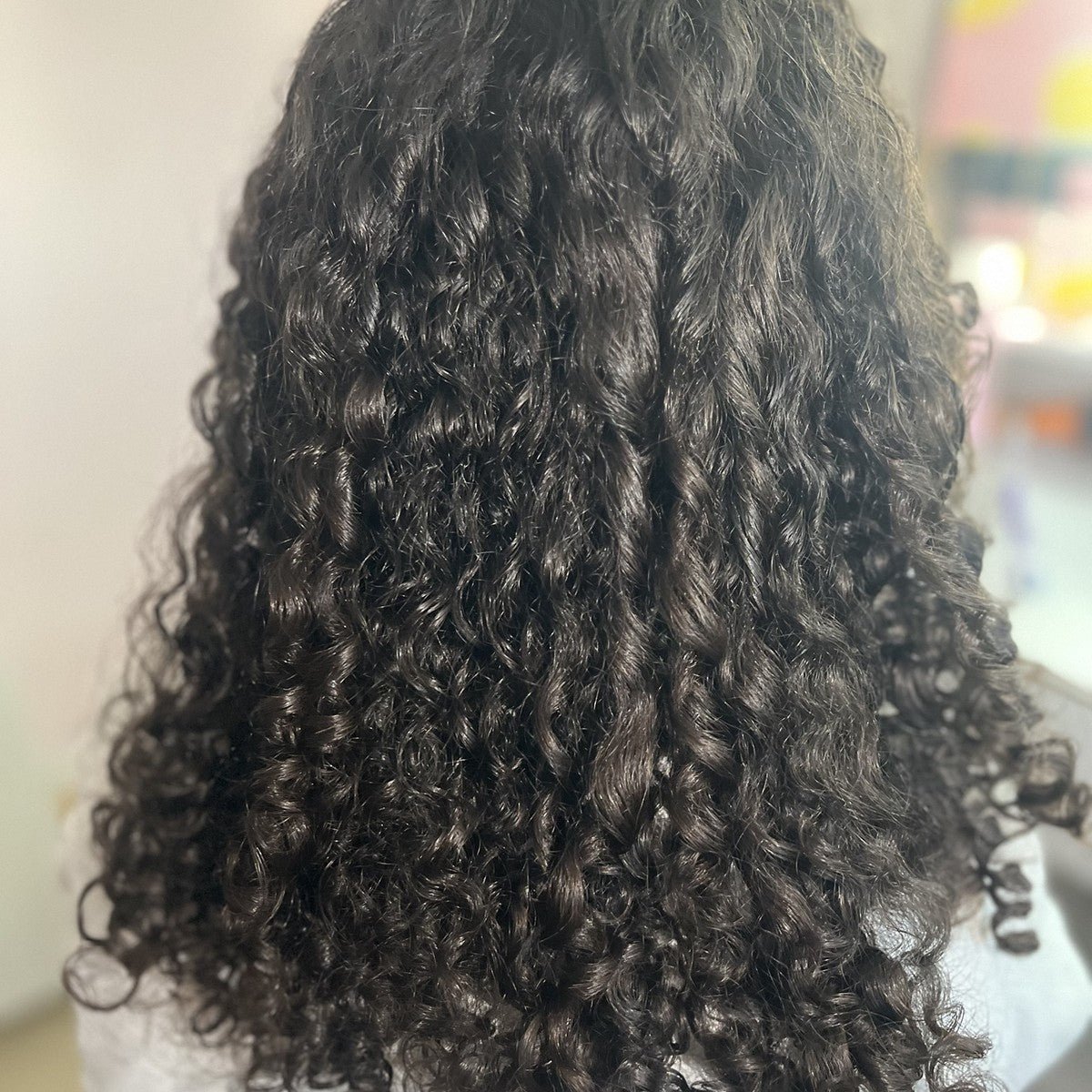 Résultat sur cheveux bouclés avec le Soin Sans Rinçage et la Gelée Boucles Maison Nausikaa